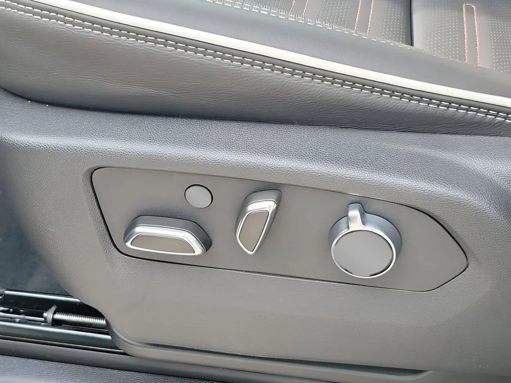 New 2026 Sterling Metallic GMC AT4X image 29