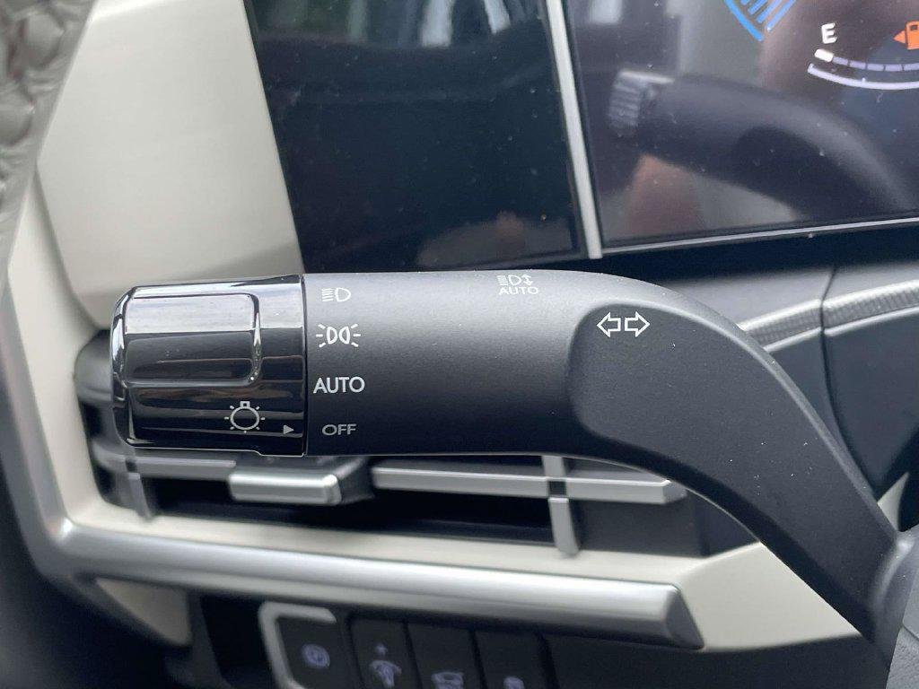 New 2027 White Hyundai SE FWD image 23