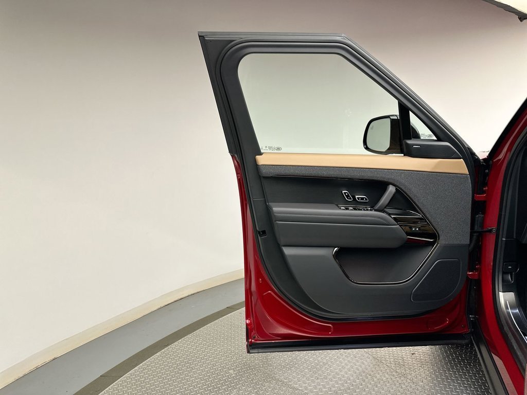 New 2027 Firenze Red Land Rover Dynamic SE image 9