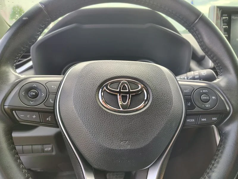 Used 2019 Silver Toyota XSE image 13