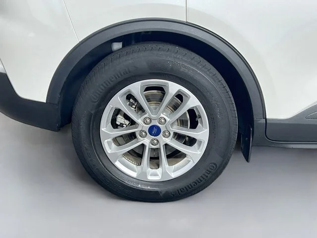 Used 2022 White Ford SE image 38