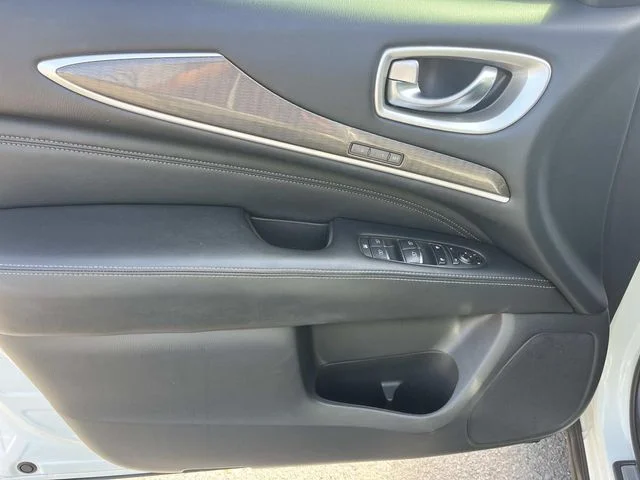 Used 2017 White INFINITI Base image 32