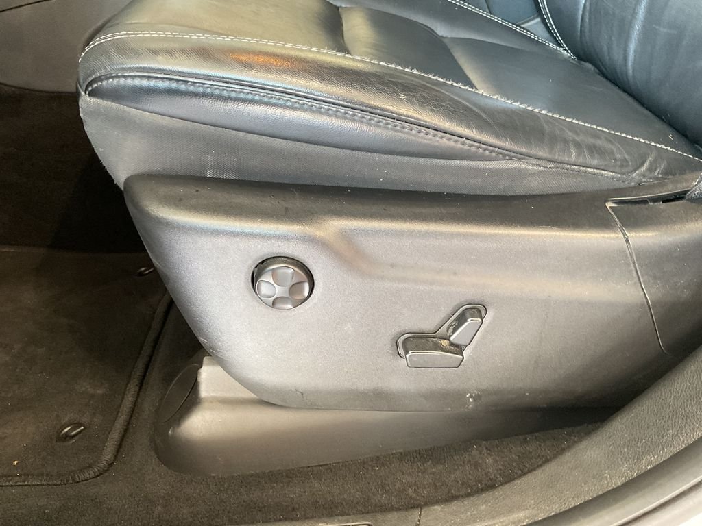Used 2015 White Jeep Limited image 15