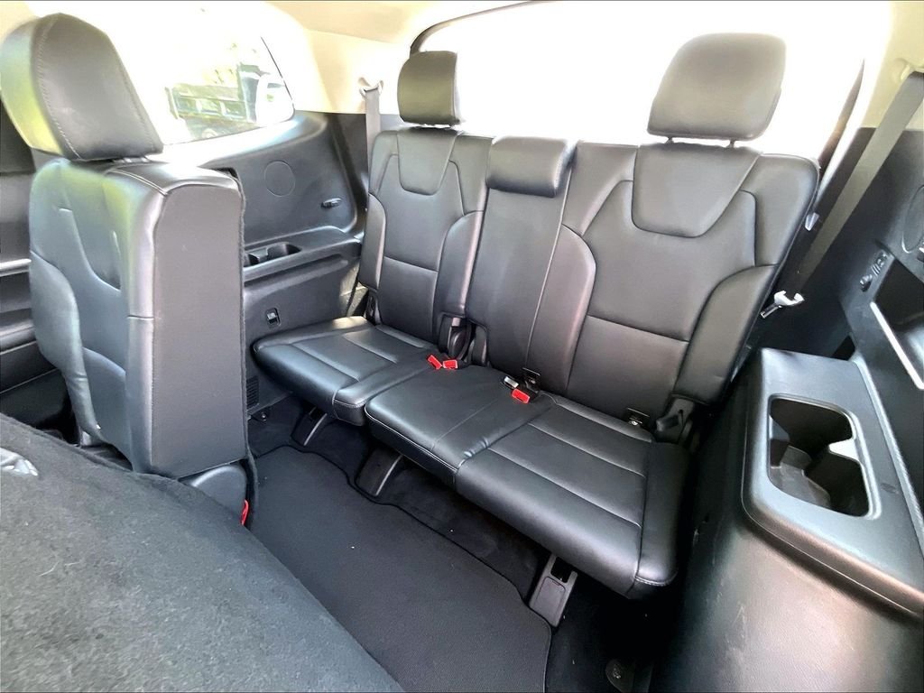 Used 2020 Snow White Pearl Kia LX image 16