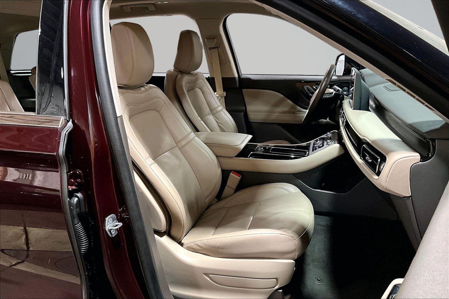 Used 2024 Diamond Red Metallic Tinted Clearcoat Lincoln Reserve image 8