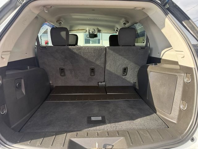 Used 2015 White GMC SLE-1 image 16