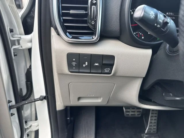 Used 2020 White Kia SX image 26