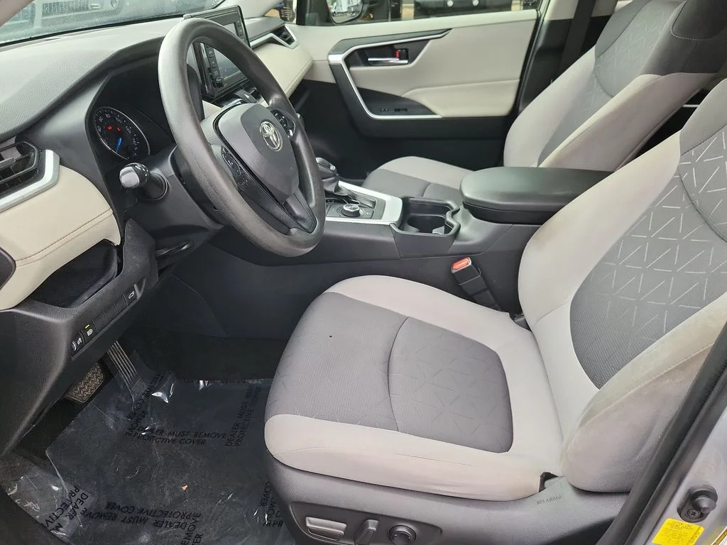 Used 2021 Silver Toyota XLE image 7