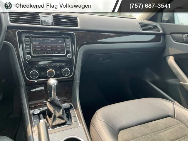 Used 2015 Platinum Gray Metallic Volkswagen TDI SEL Premium image 33