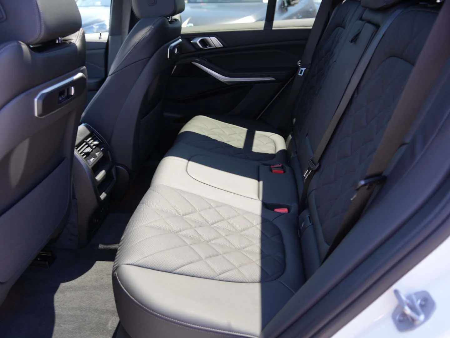 New 2026 Alpine White BMW sDrive40i image 11