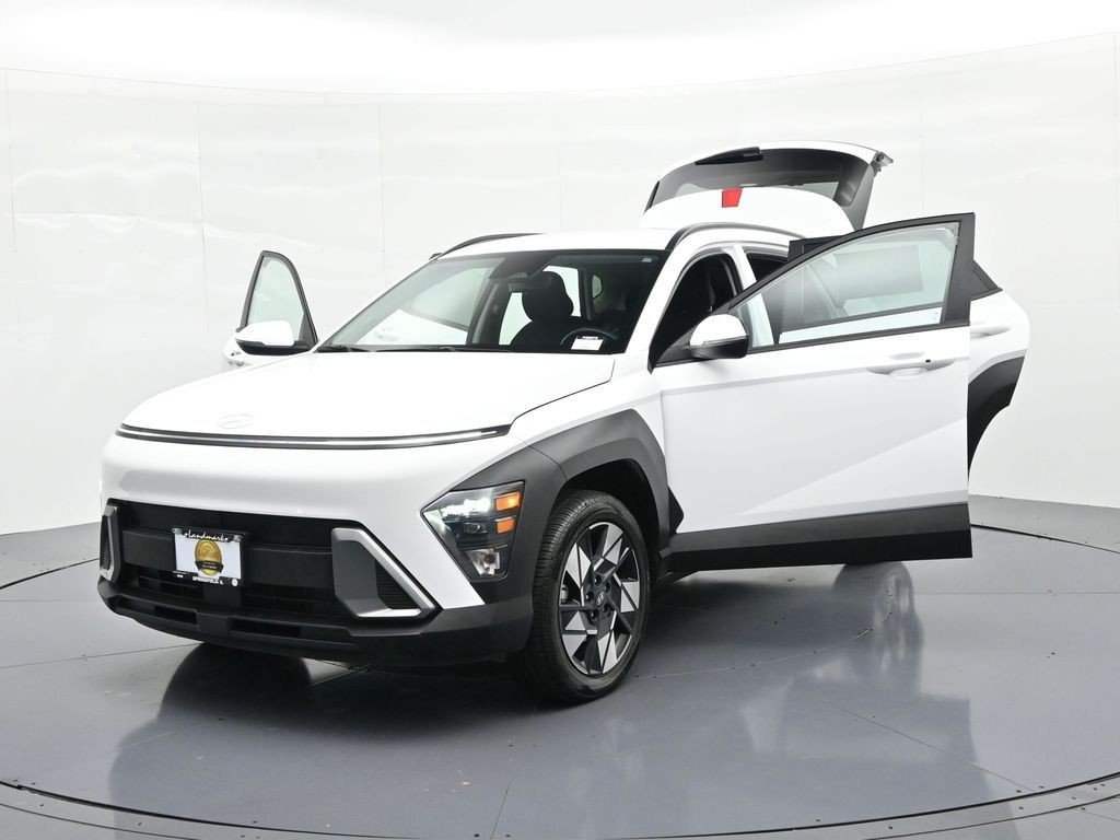 Used 2025 White Hyundai SEL AWD image 26
