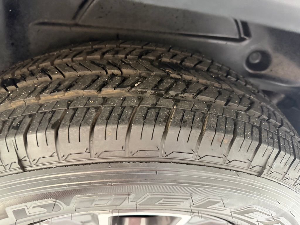 Used 2018 Silver Jeep Sport S image 10