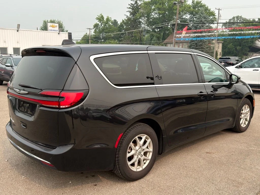 Used 2023 Black Chrysler Touring L image 8