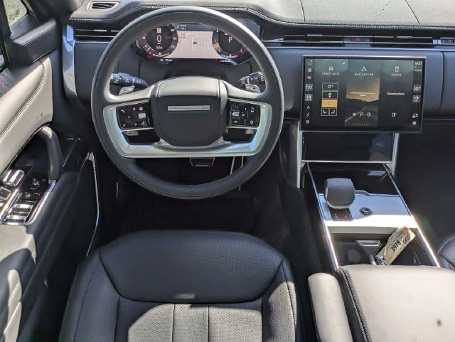 Used 2025 Fuji White Land Rover SE image 11