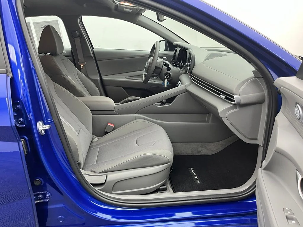 Used 2023 Blue Hyundai SE image 31