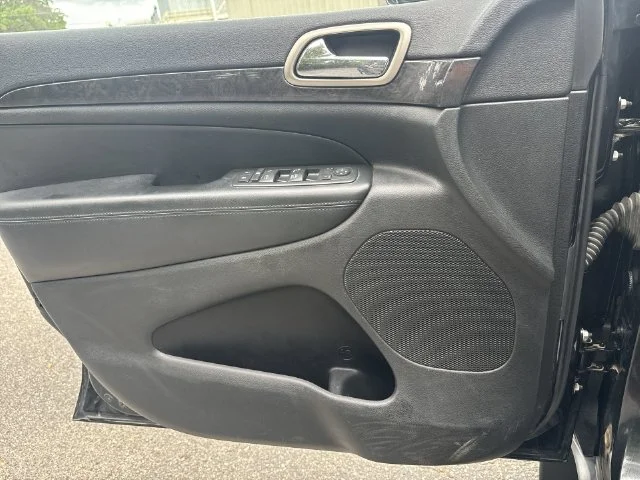 Used 2012 Black Jeep Laredo image 27