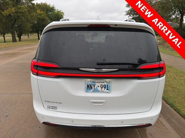 2021 Chrysler Pacifica Touring L photo 4