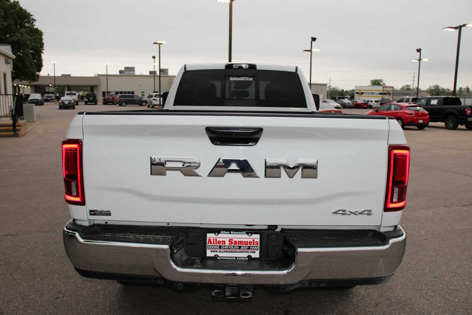 2025 RAM 3500 Tradesman - Photo 8