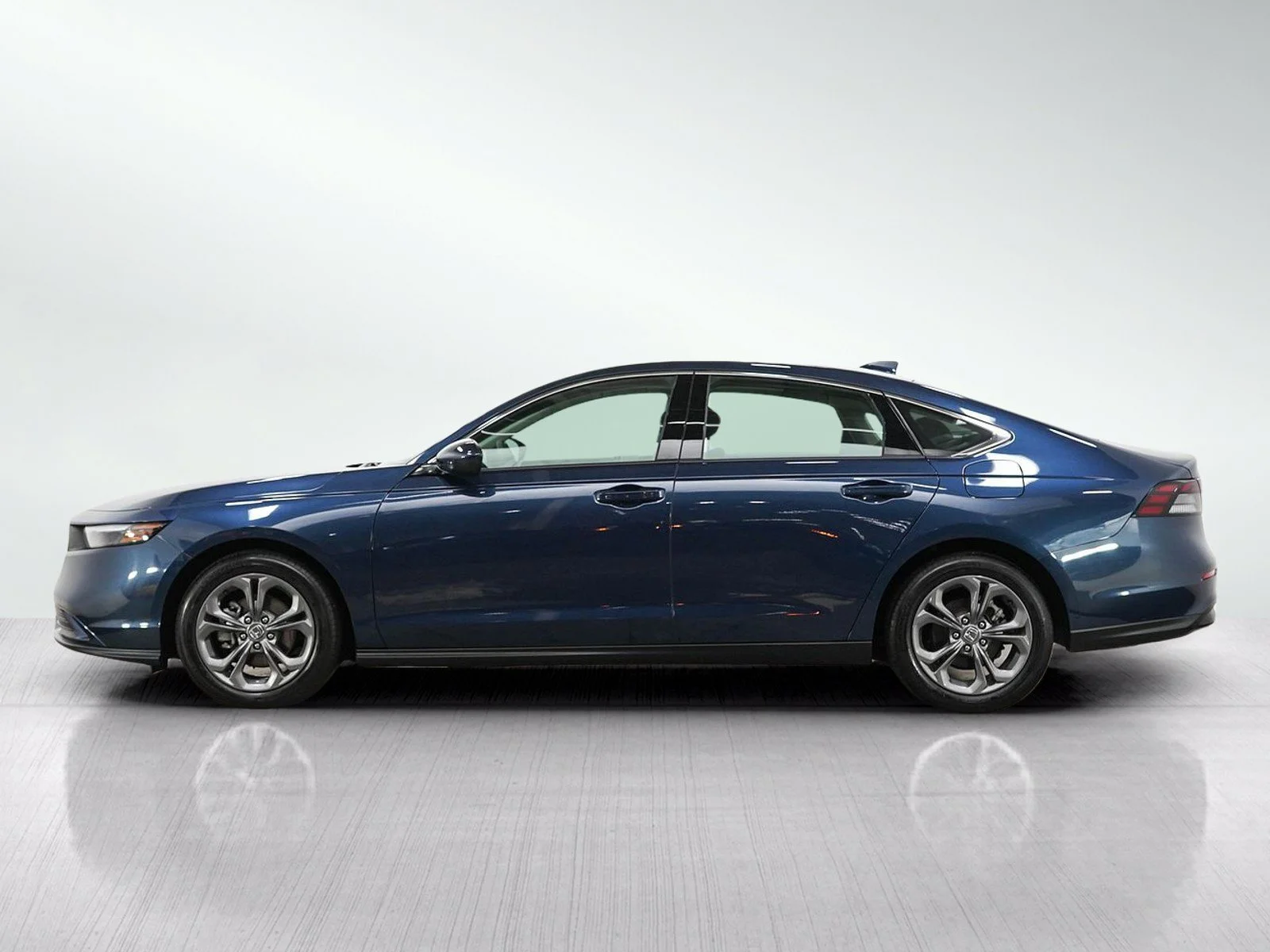 Used 2024 Honda Accord EX with VIN 1HGCY1F30RA051732 for sale in Burnsville, Minnesota