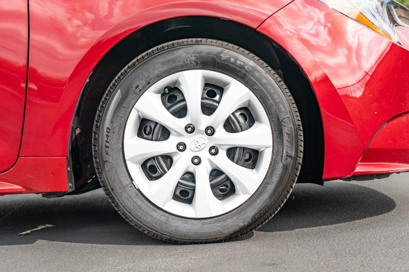 Certified Used 2025 Pearl Toyota LE image 12