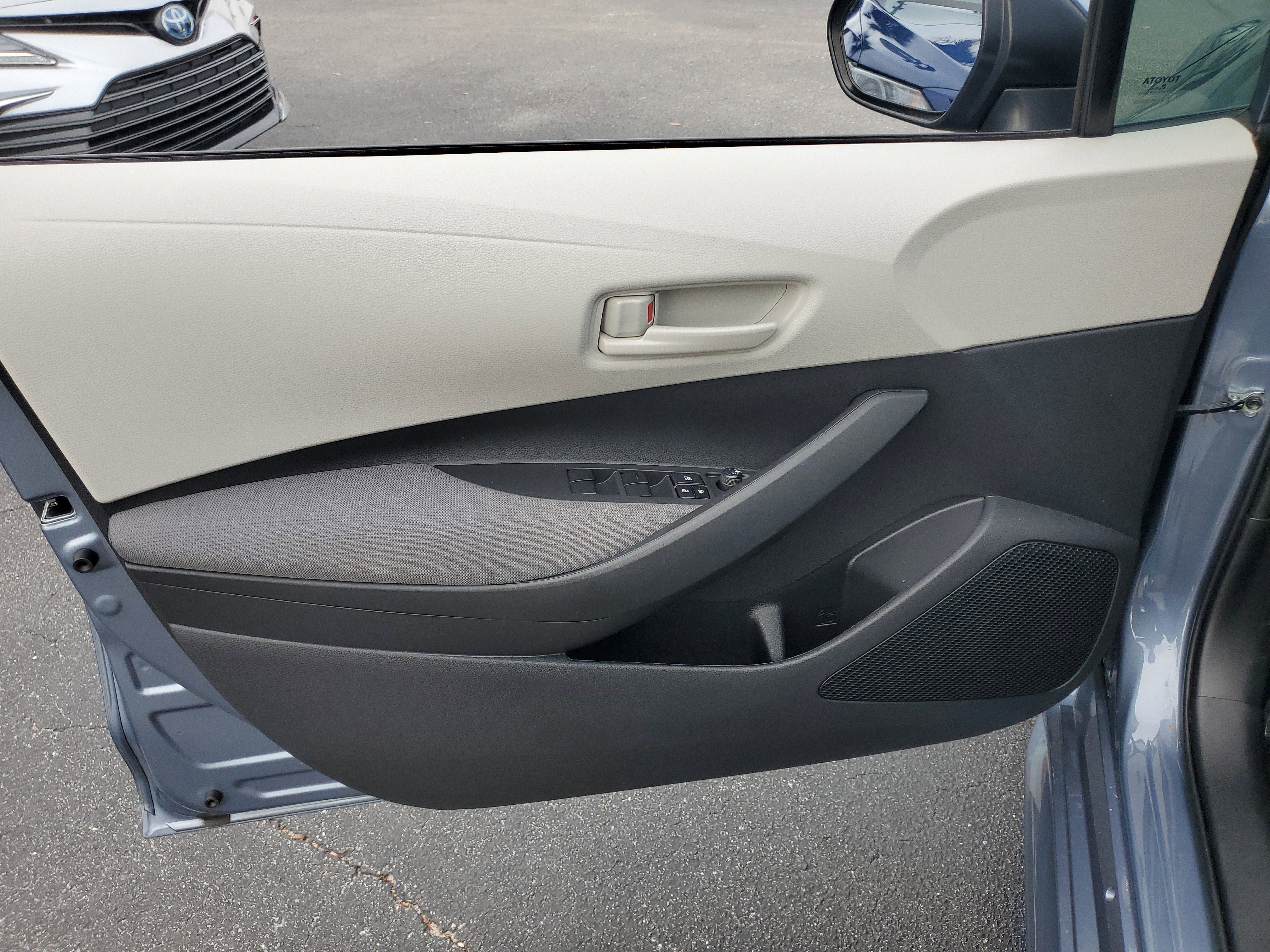 Used 2022  Toyota LE image 15