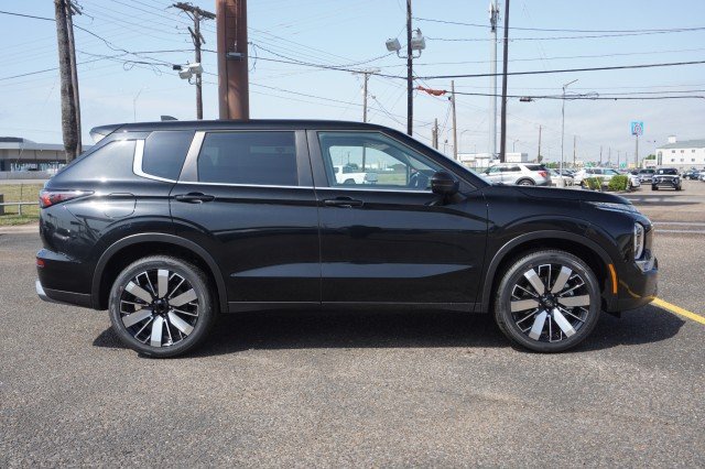 2025 Mitsubishi Outlander SE - Photo 4