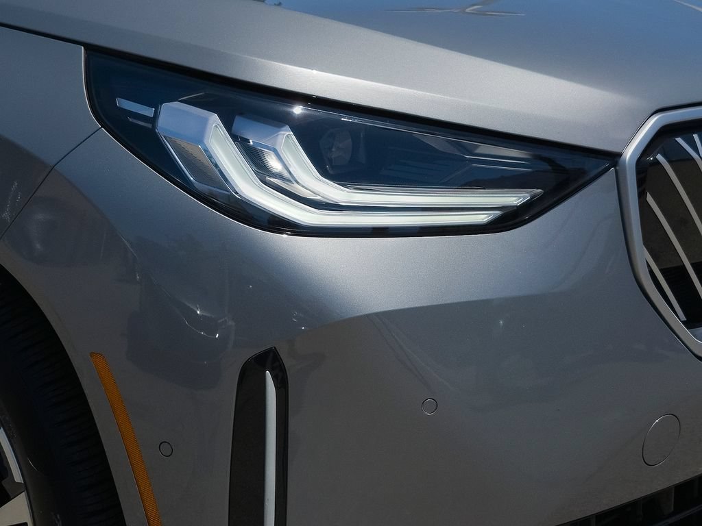 Used 2026 Skyscraper Grey Metallic BMW 30 xDrive image 7