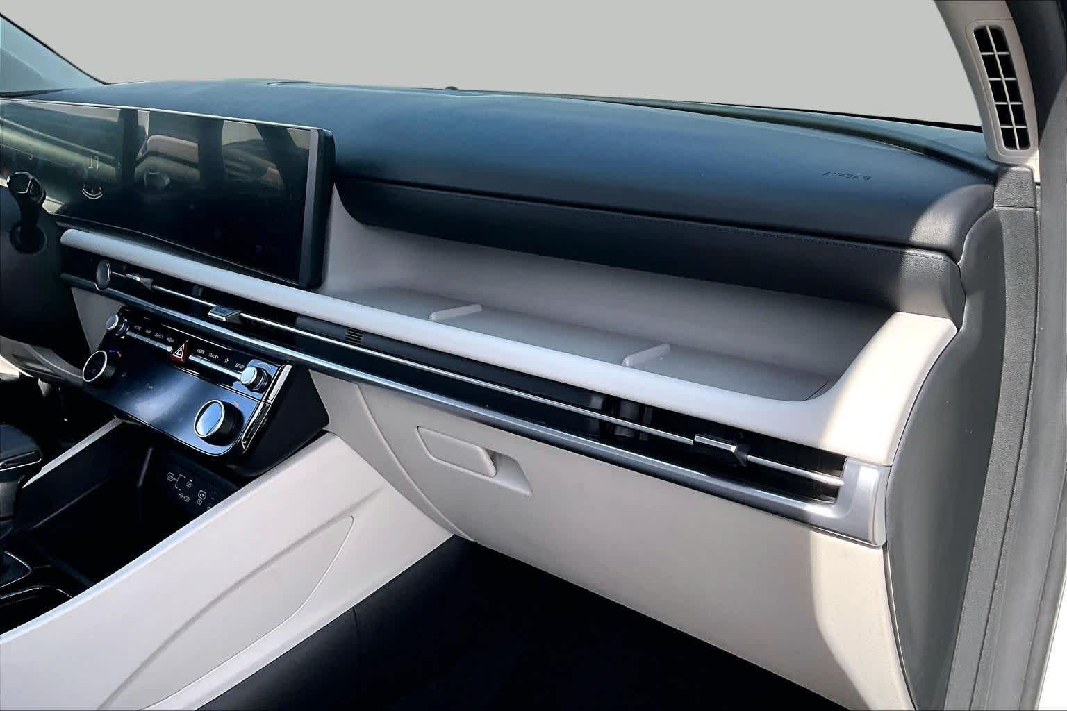 Used 2025 Serenity White Pearl Hyundai SEL image 18