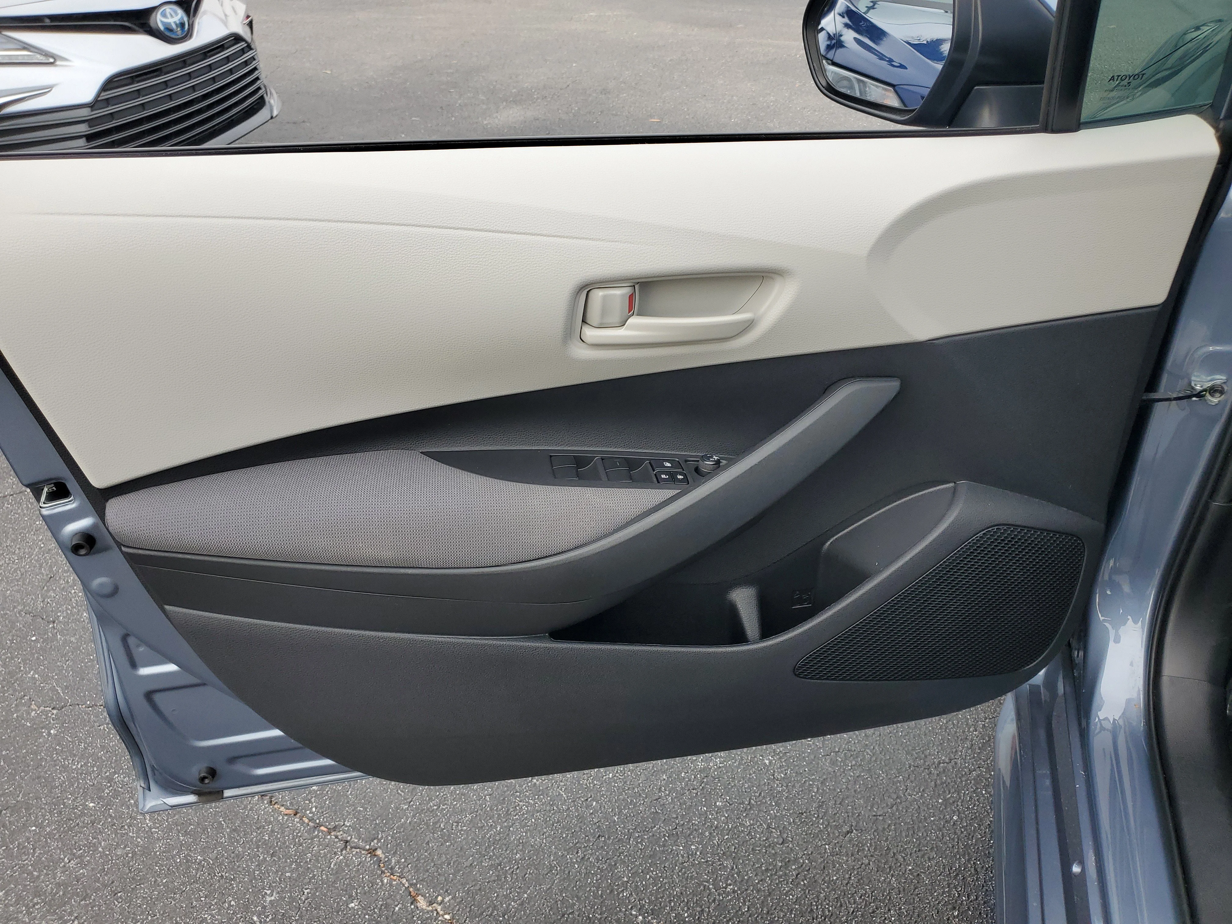 Used 2022  Toyota LE image 16