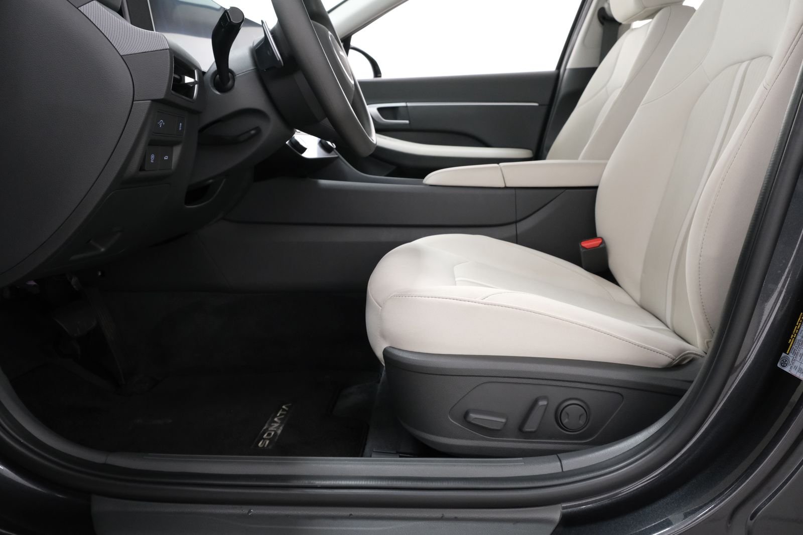 Used 2025 Portofino Gray Hyundai SEL image 31