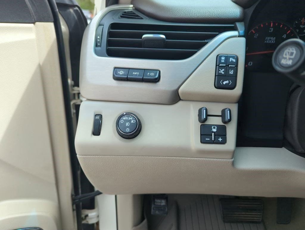 Used 2015 White GMC Denali image 20