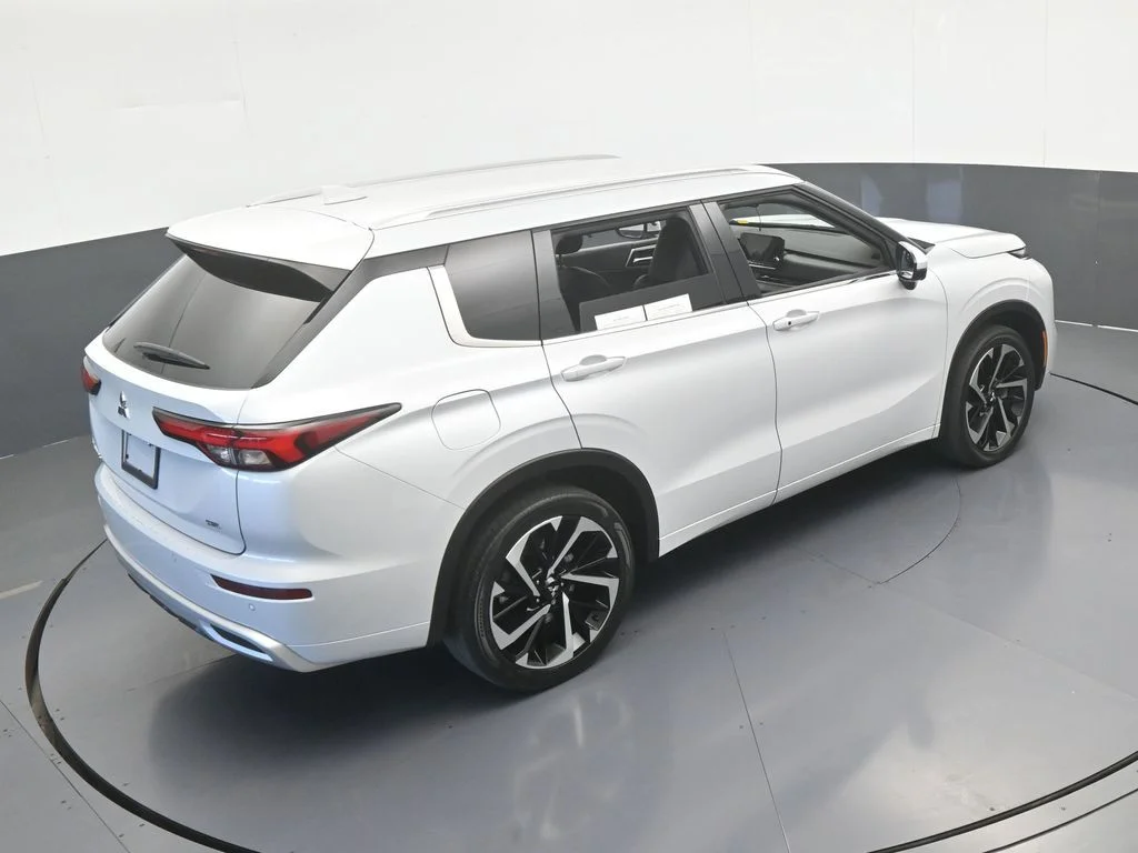 Used 2024 White Mitsubishi SEL image 55