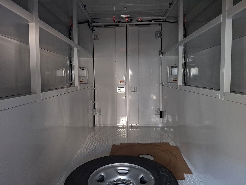 New 2025 Summit White GMC 1WT image 8