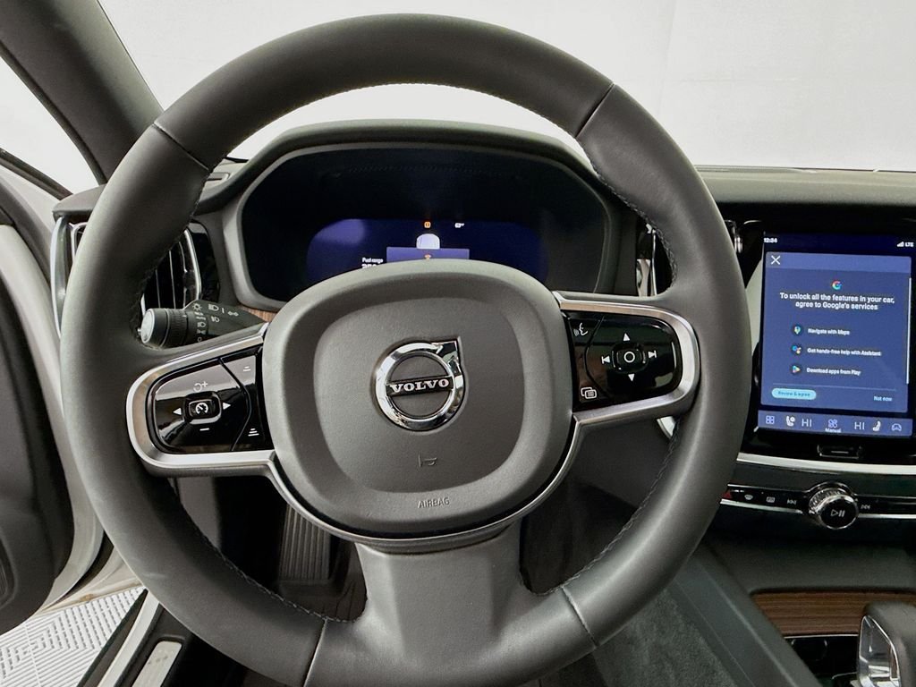 Used 2024 White Volvo B5 Plus image 12