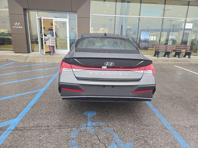 New 2026 Amazon Gray Hyundai SEL Sport image 8