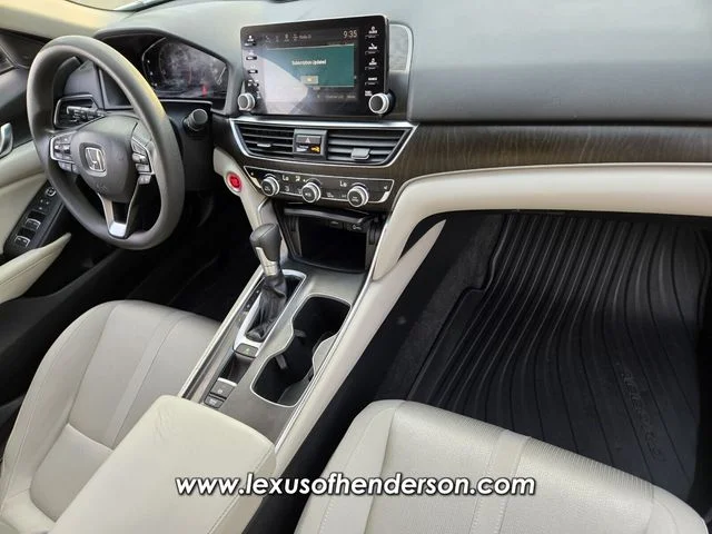 Used 2018 White Honda EX image 17