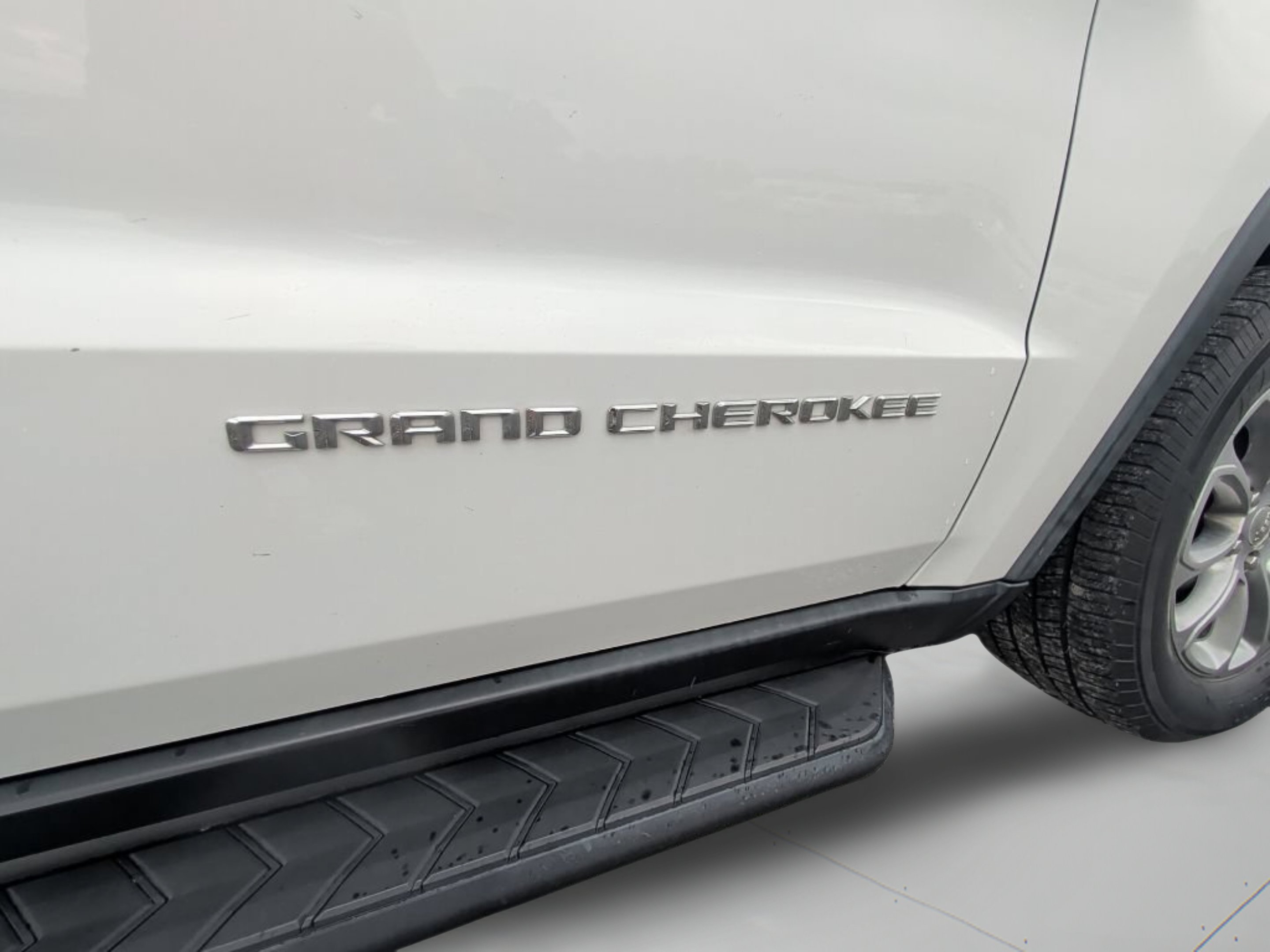 Used 2015 Bright White Clearcoat Jeep Limited image 20