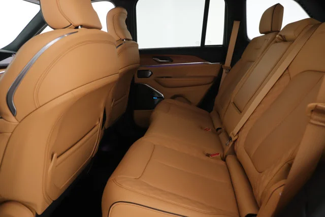 Used 2025 White/off-white Jeep Summit Reserve image 31