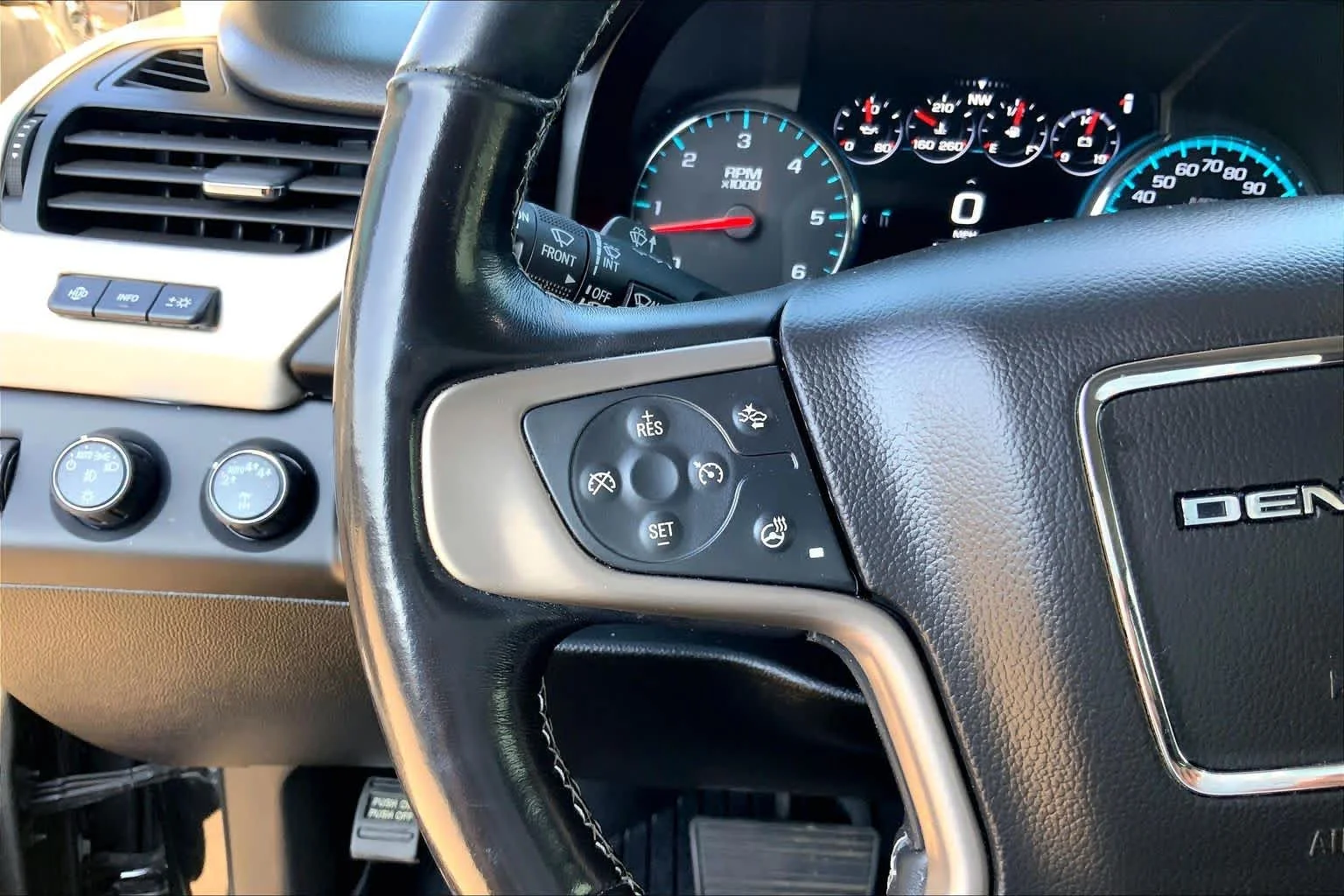 Used 2019 ONYX BLACK GMC Denali image 22