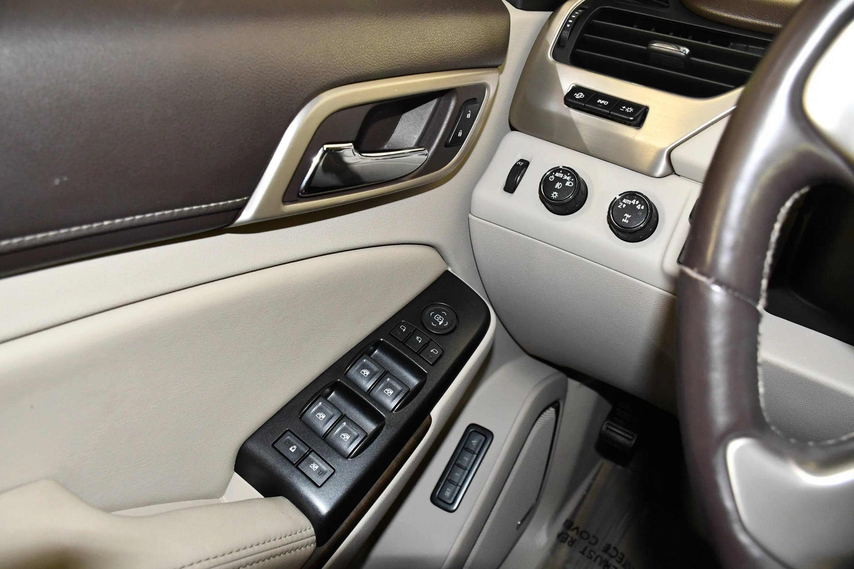 Used 2018 Onyx Black GMC Denali image 34