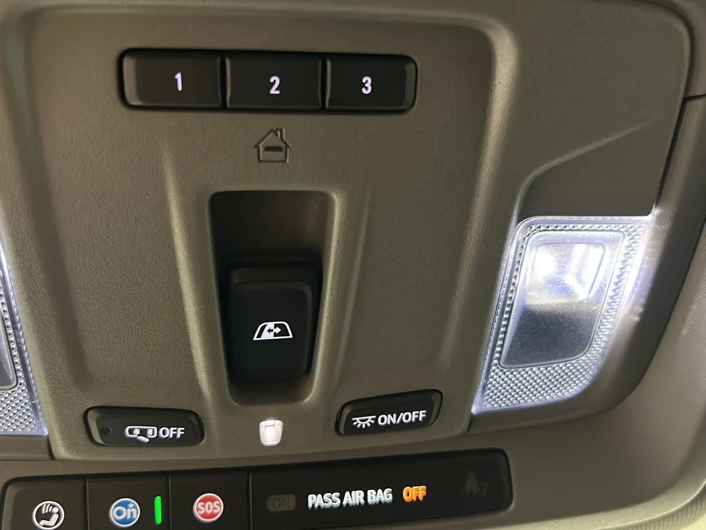Used 2025 Sterling Metallic GMC SLE image 29