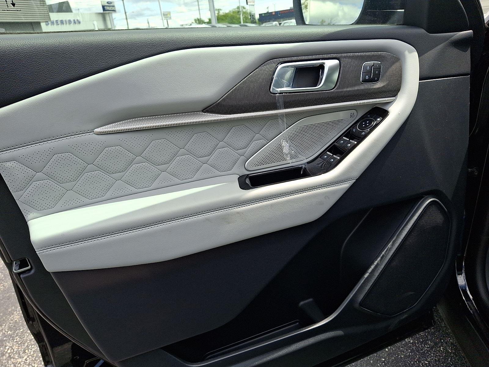 New 2026 Agate Black Metallic Ford Platinum™ image 9