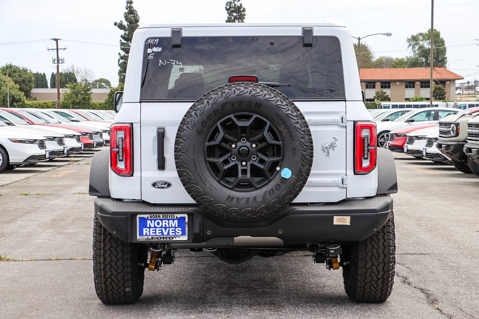 New 2026 Oxford White Ford Badlands® image 7