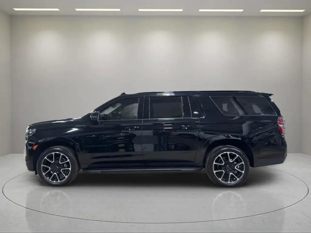 2024 Chevrolet Suburban RST - Photo 8