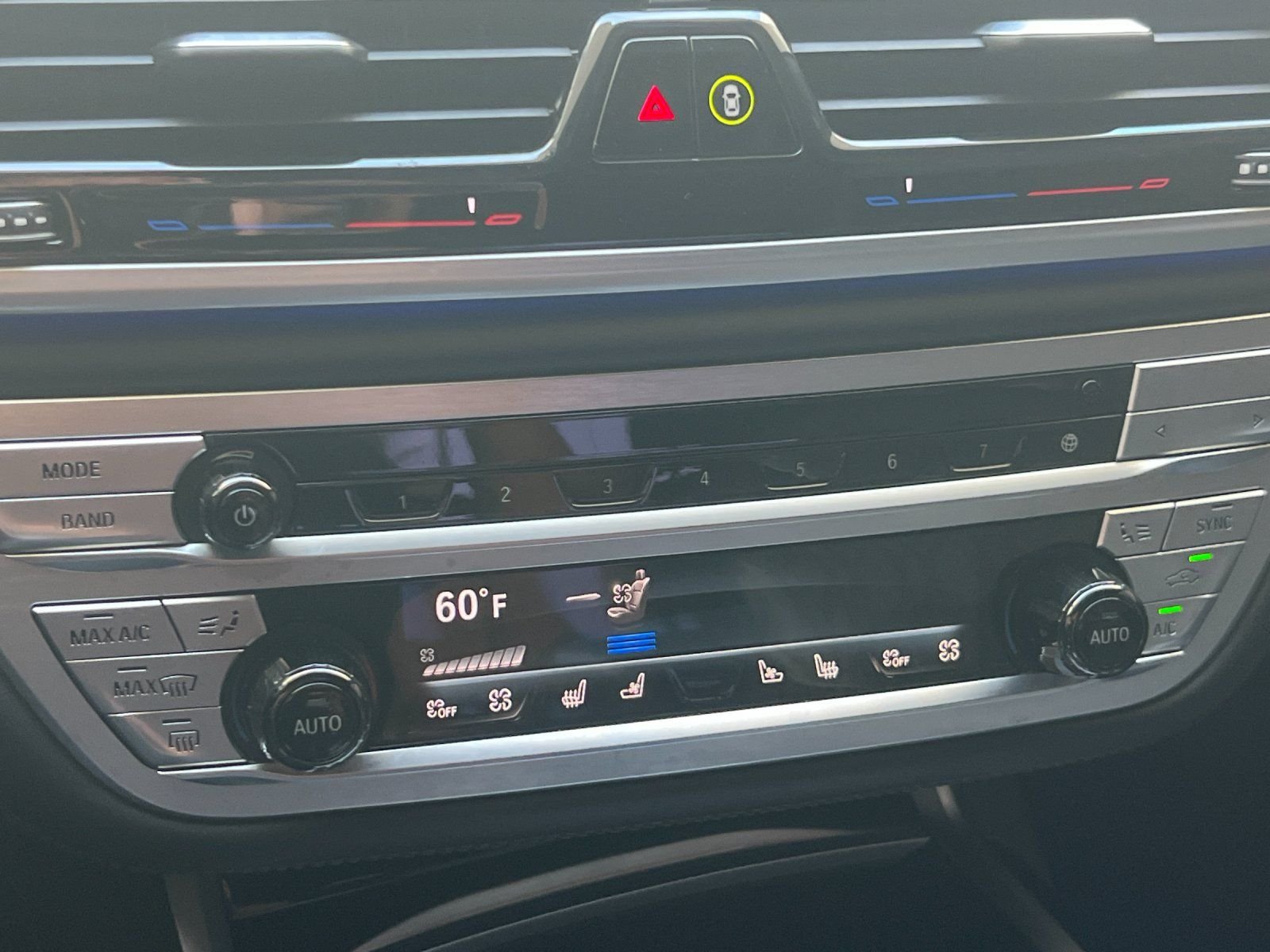 2021 BMW 7 Series M760i - Photo 19