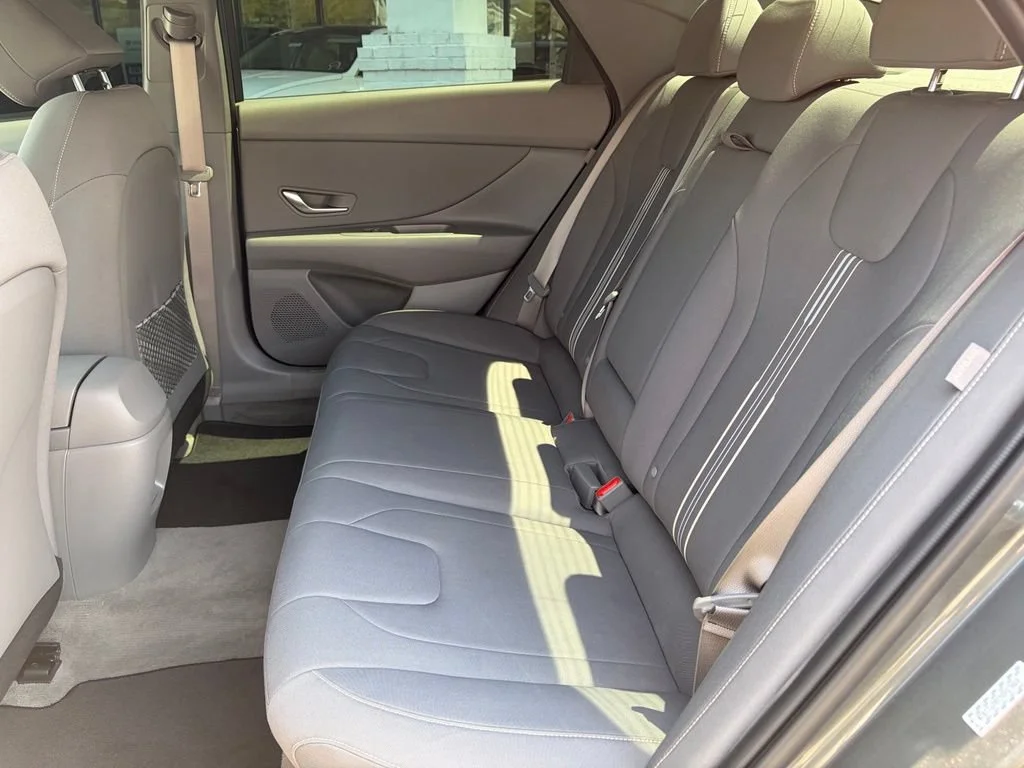 Used 2024 Amazon Gray Hyundai SEL image 18