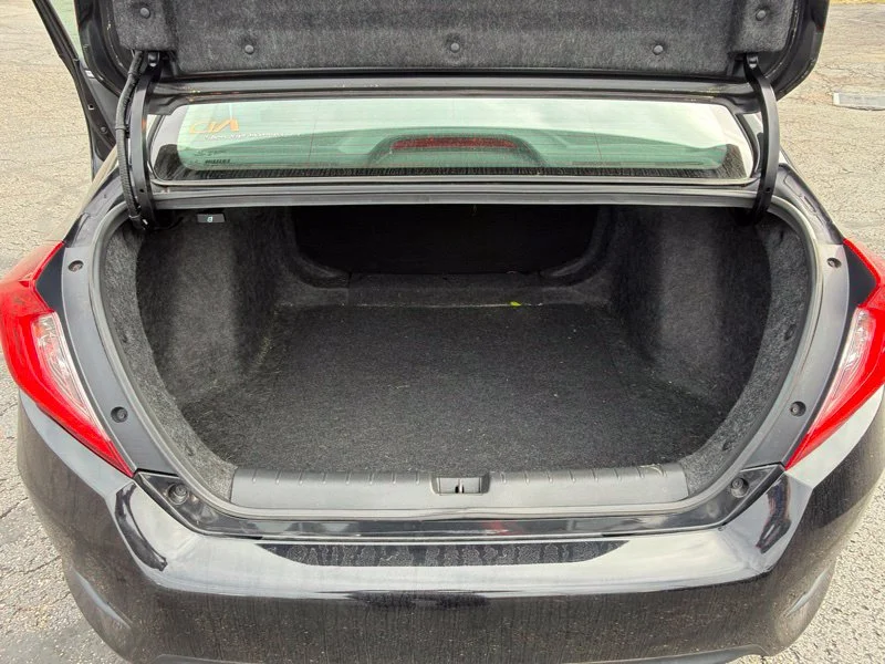 Used 2018  Honda LX image 9