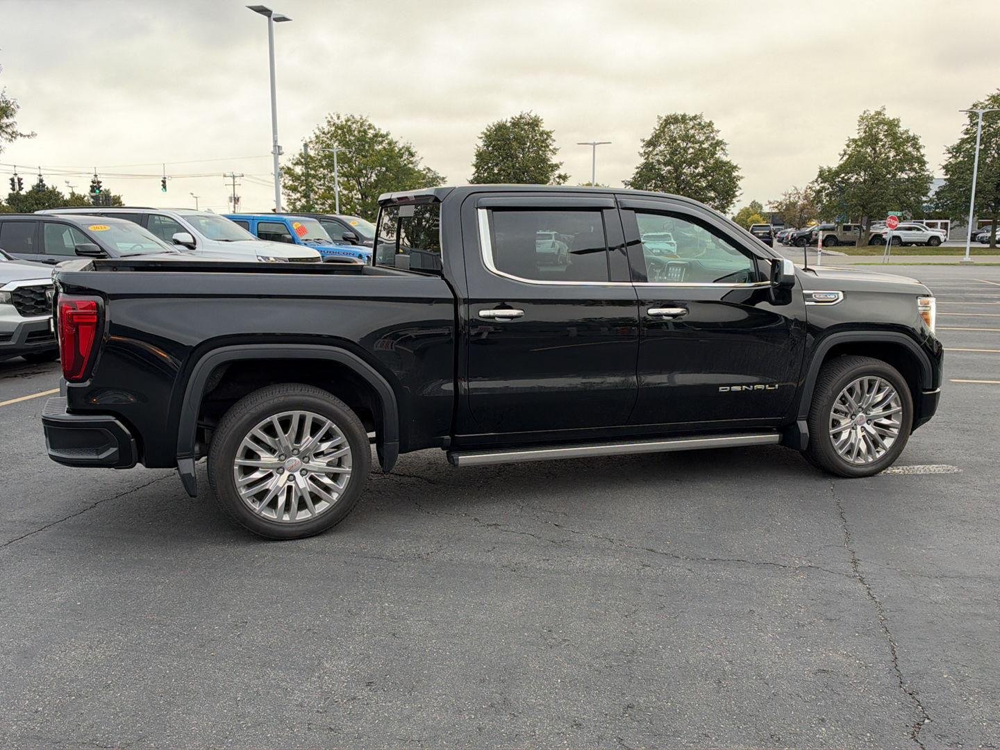 Used 2022 Onyx Black GMC Denali image 10