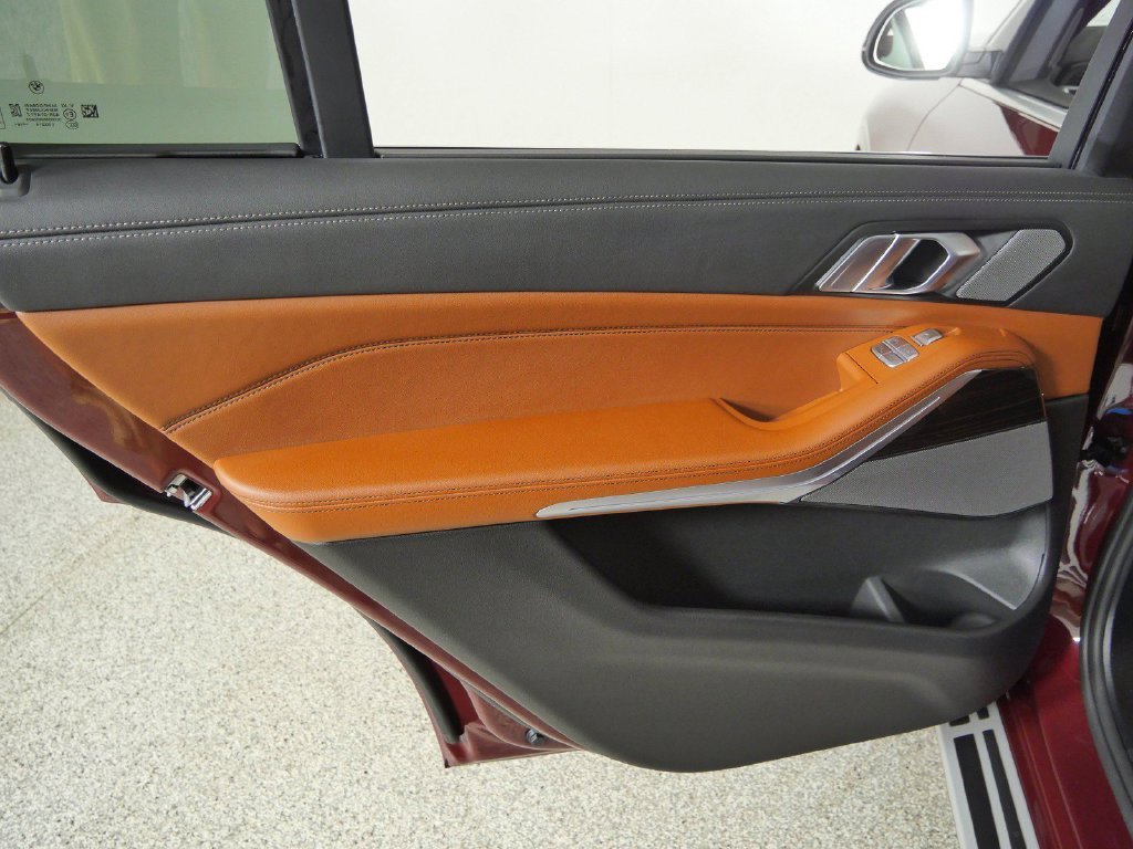 Used 2027 Red BMW xDrive40i image 34