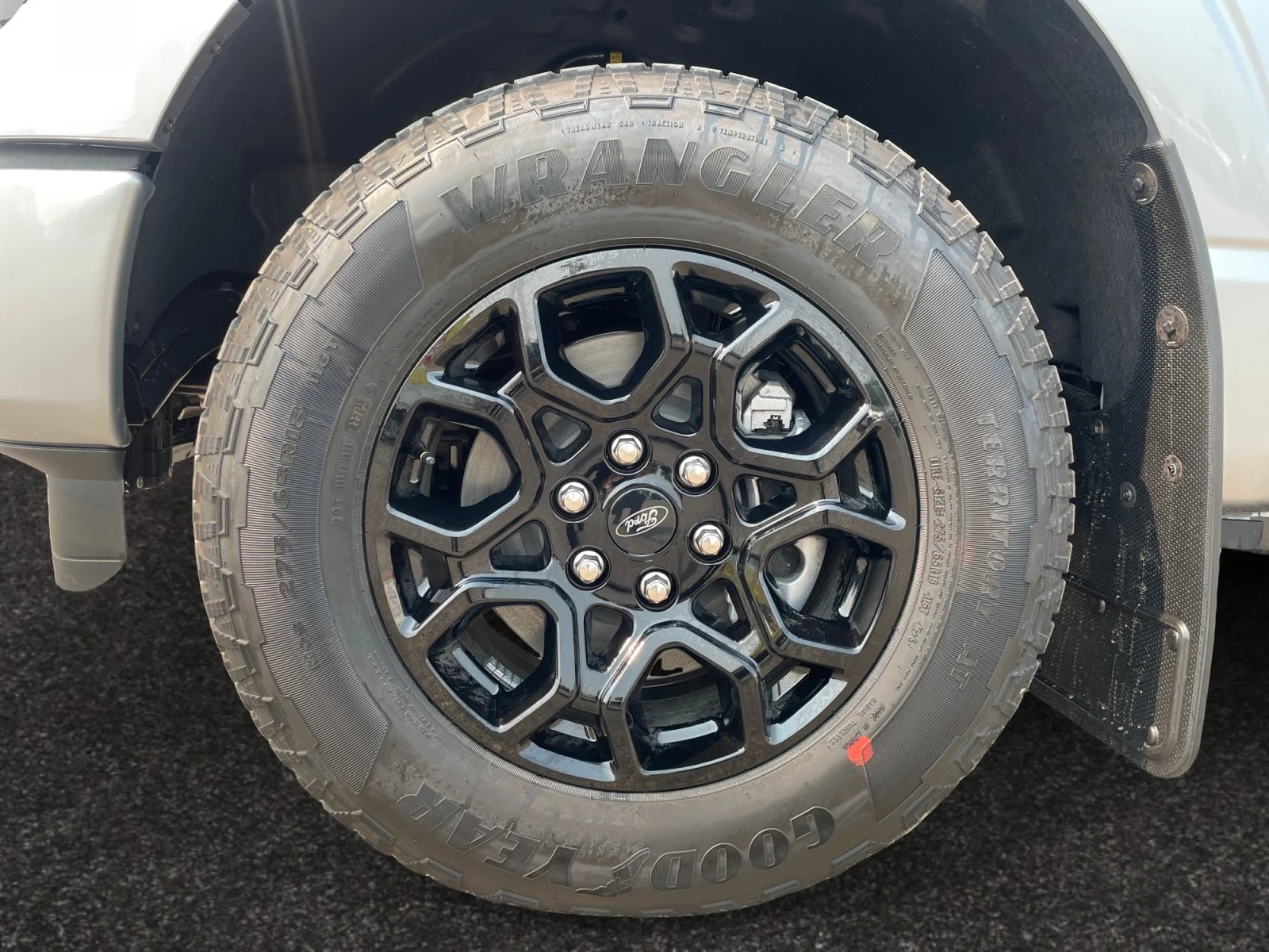 New 2026 Iconic Silver Metallic Ford XLT image 9